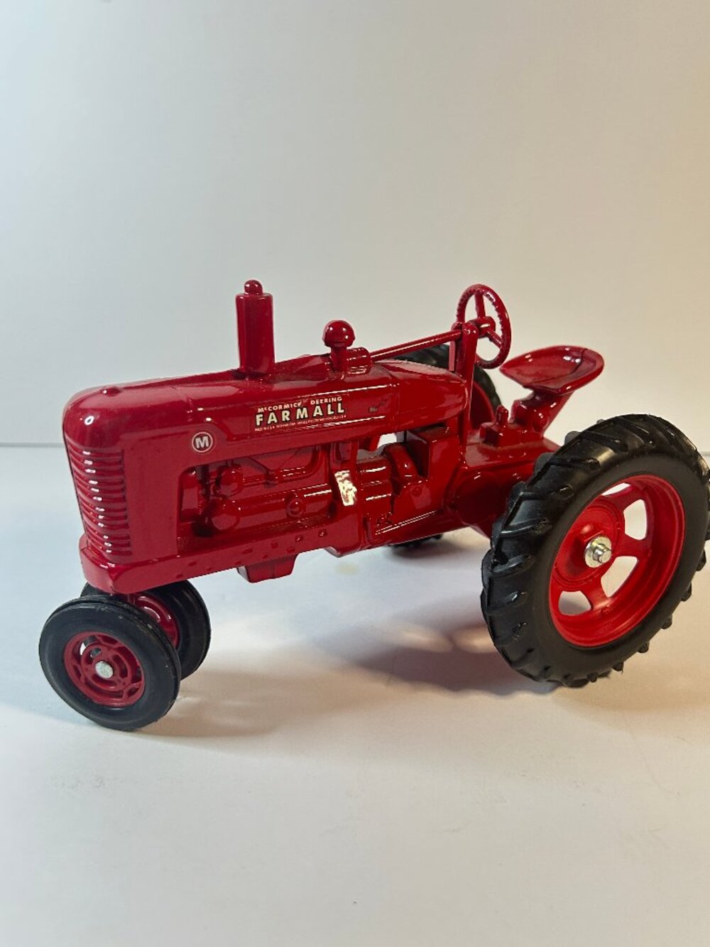 Vtg Scale Models 1/16 scale IH MCCORMICK Deering Farmall Model M n/frontend red
